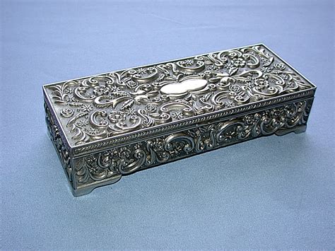 This vintage Godinger silver jewelry box is a beautiful addition to any collection. The box features a classic rectangle shape with intricate Art Nouveau details, perfect for lovers of 1990s style. The metal material adds durability and a touch of sophistication, while the silver color adds a timeless elegance. ...